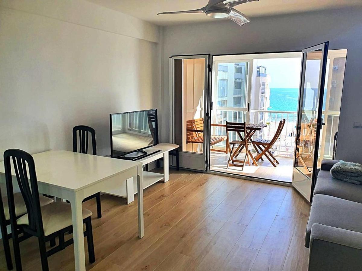 First Line With 3 Bedrooms And Seaviews Apartment